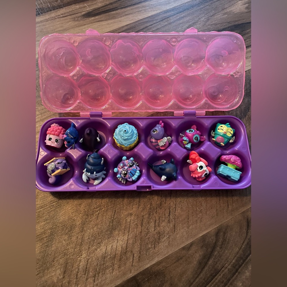 Hatchimals CollEGGtibles Bundle 13 Figures + Purple & Egg Case